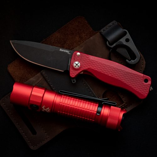 Lionsteel SR11 - with an flashlight