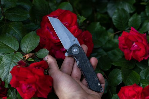 Kizer Mini Critical Micarta Black - outdoor - Wharncliffe EDC - Wallpaper